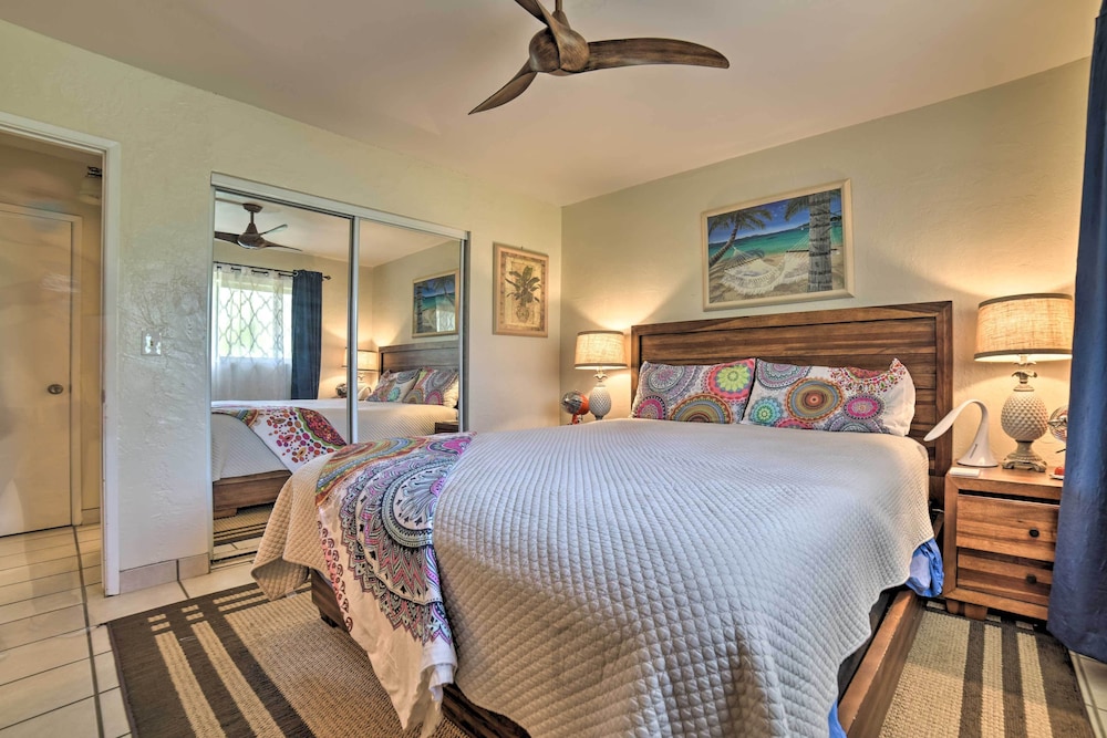Ocean-view Kihei Condo w/ Lanai: Steps to Beach!