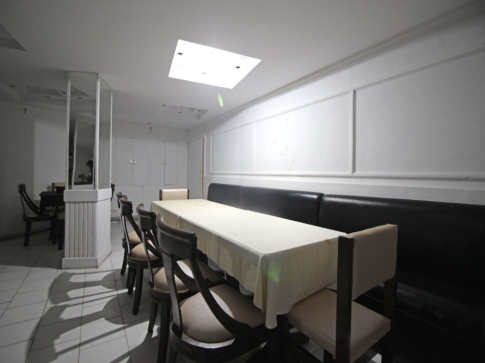 OYO 6119 Hotel Royal Classic