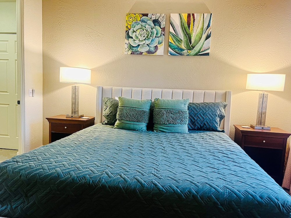 Downtown La Quinta Charmer- Walk to Dining Shops