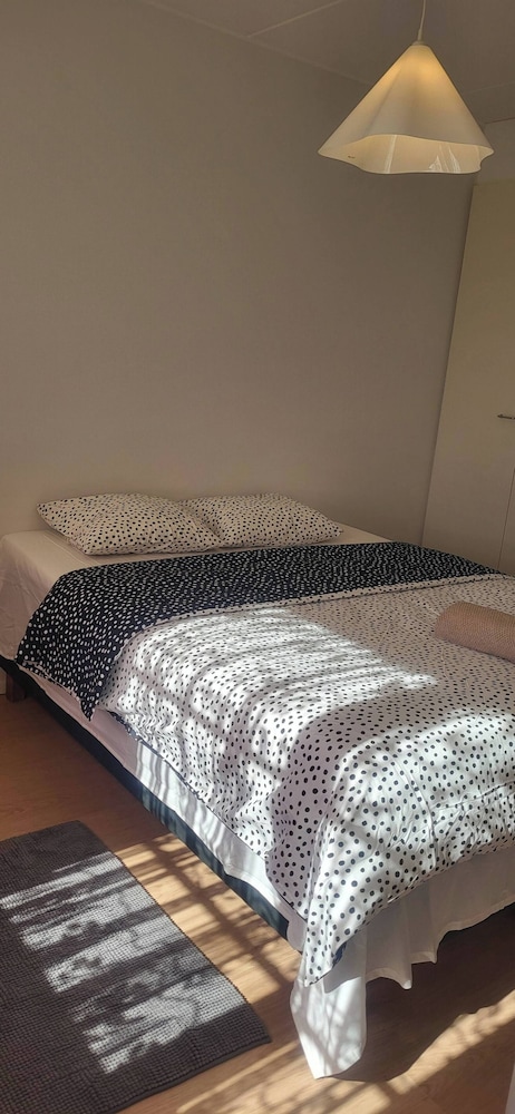 Cozy 2 Bedroom Apartment in Central Espoo, Close to Matinkylä Metro Station