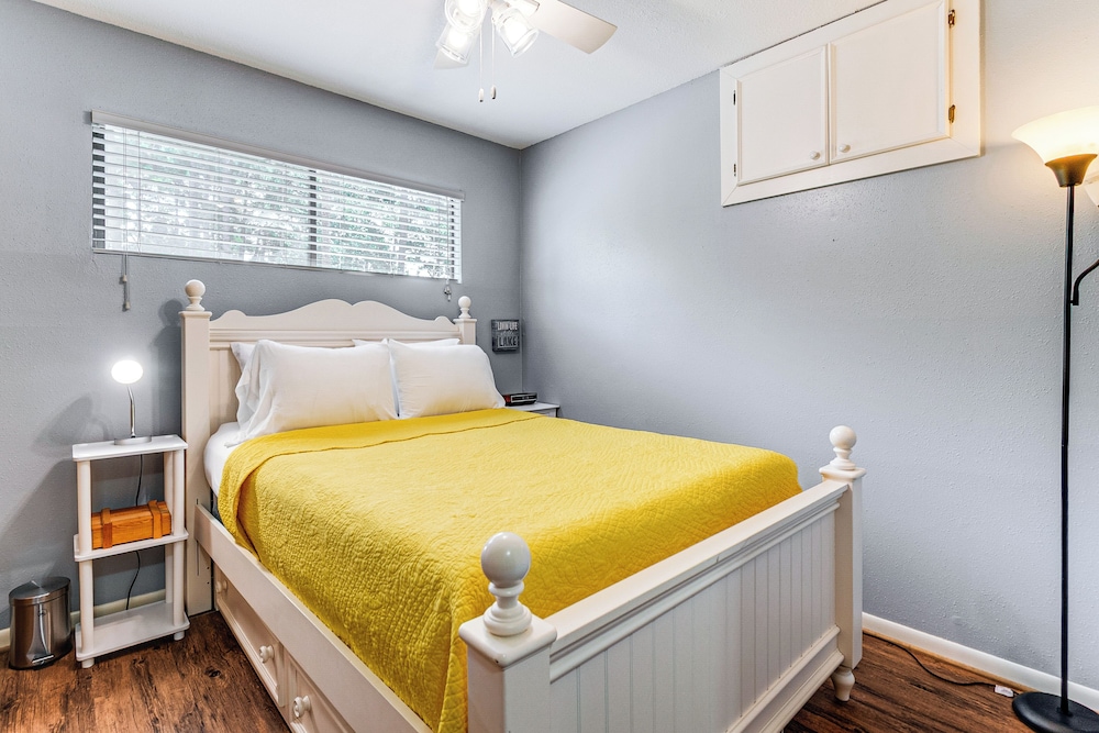 Steps to Marina: Coldspring Retreat w/ Lake View