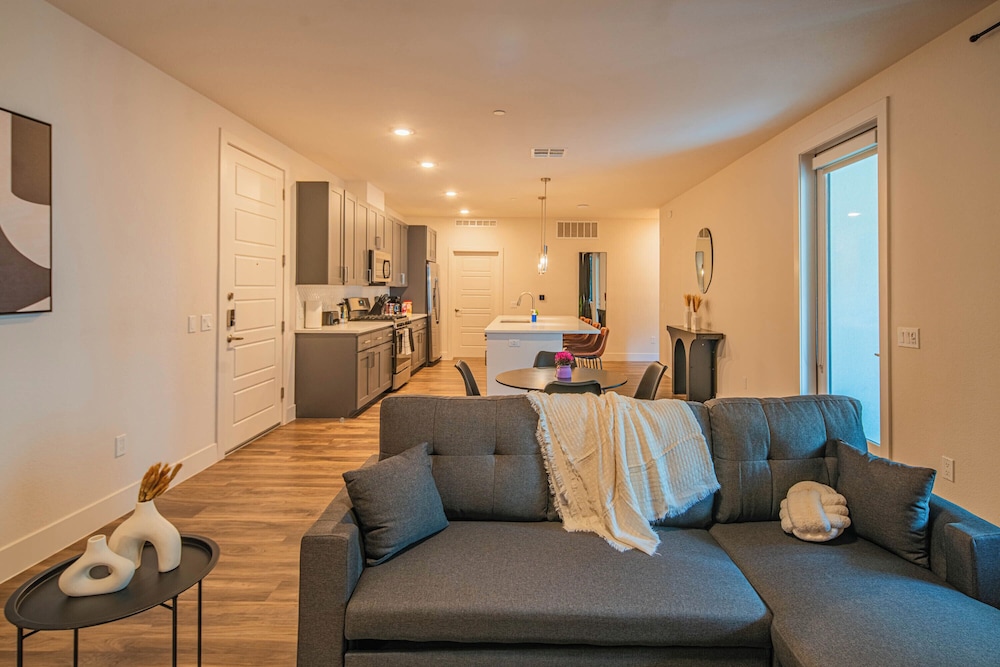 ROVE LIVING/KB - Scottsdale Grand