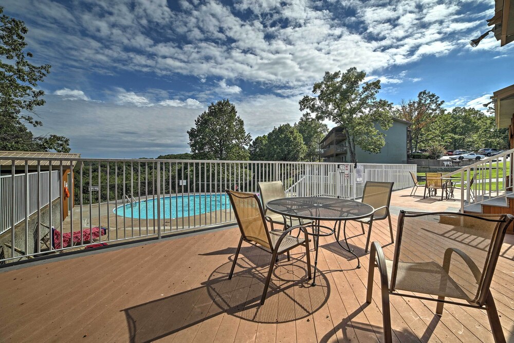 Condo w/ Pool Access - 2 Mi to Silver Dollar City! view 4