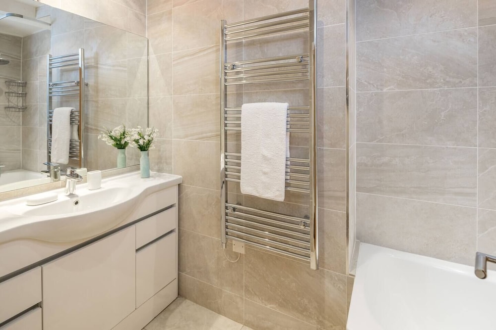 JOIVY 2-bed flat near Notting Hill