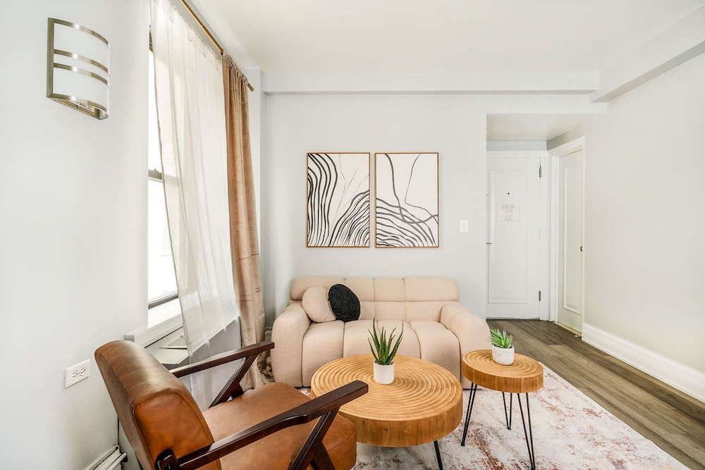 73-508 New 1BR 1bth UWS Doorman Gym