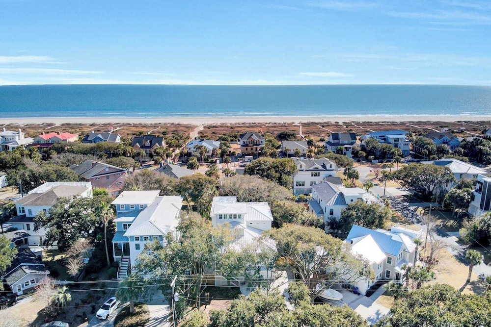 Walk to the Beach + Private Pool, Rooftop Terrace, Balcony 3602 Cameron