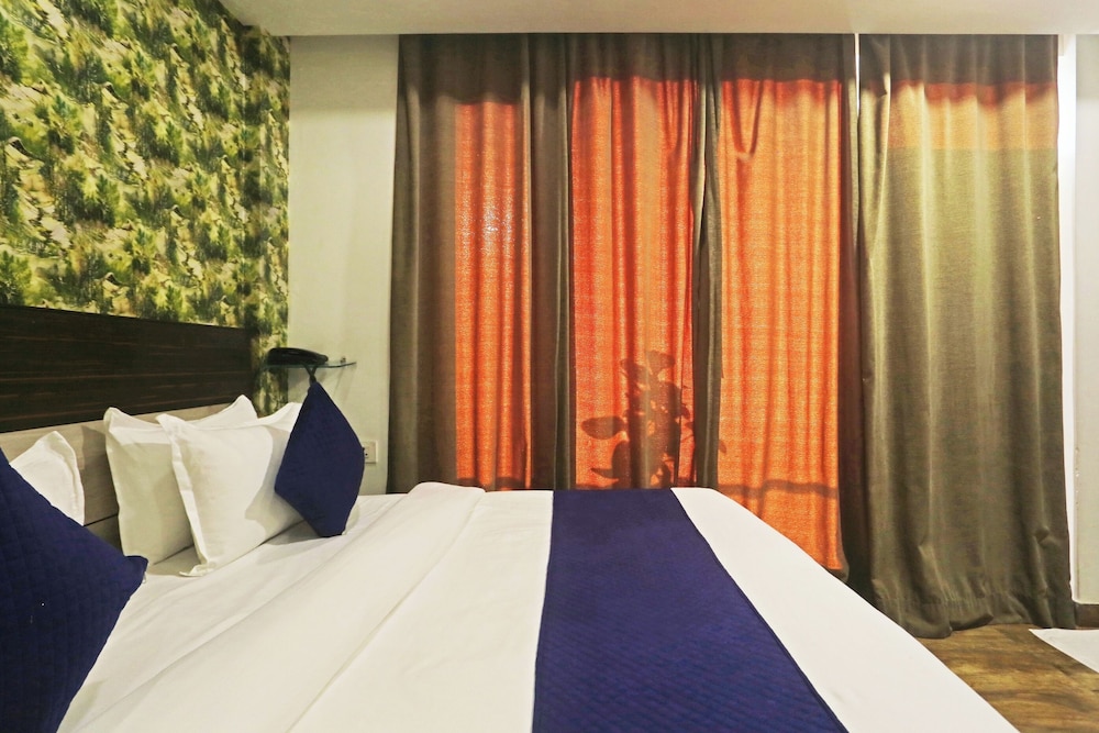 Hotel Aerostar Gold Near Yashobhoomi