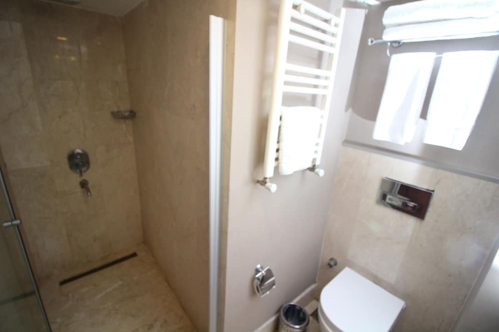 Vali Erdogan Konuk Evi Hitit Otel - Image 12