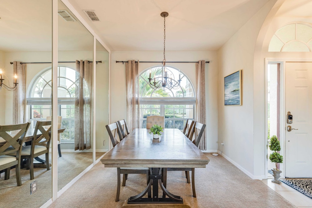 Private Pool, Pond Views, & Bonus Lounge in Gated Naples Community Drive to Dining & Sand