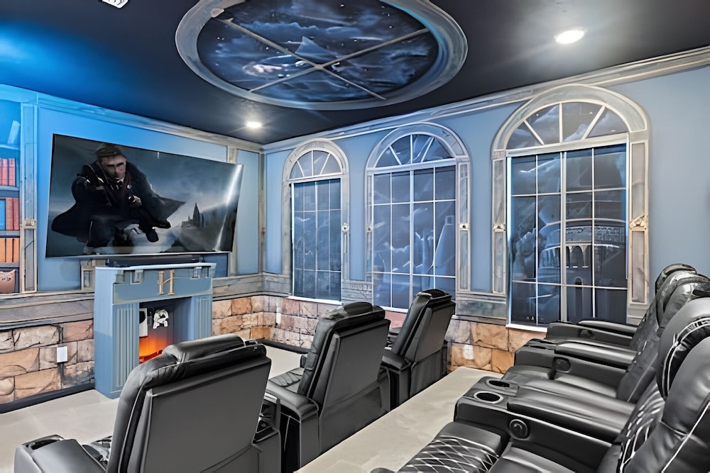 Luxury 6BR Near Universal, Pool, Spa & Game Room