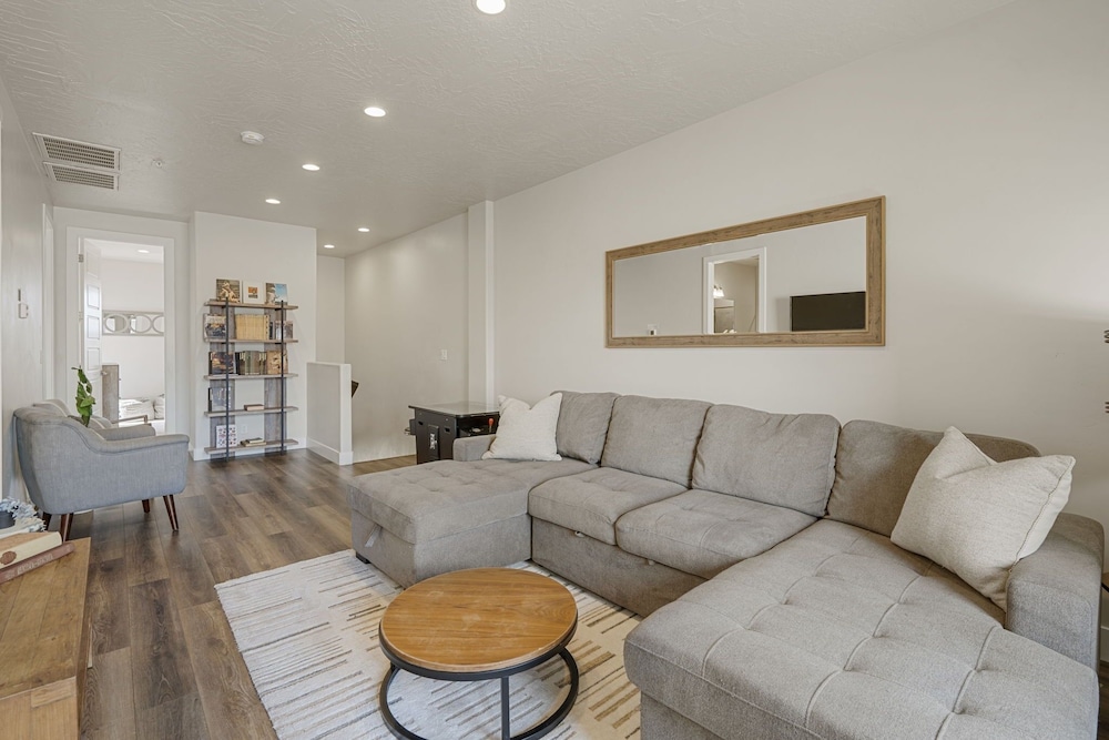 Relax In Style 4 Bedroom Townhouse