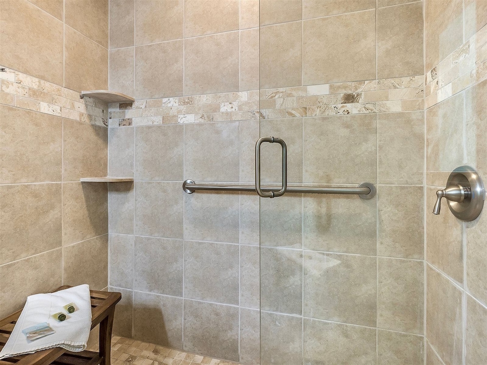 Pointe Santo Condos by Dream Vacation Rentals