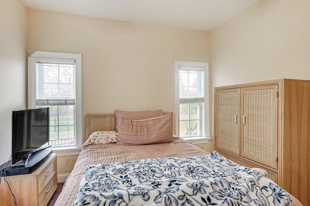 3 Mi to Shore: Spacious Gem w/ Yard in Cape May