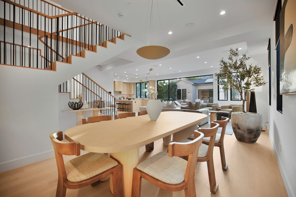 Kraft Villa - Luxury Living Redefined w/ Pool
