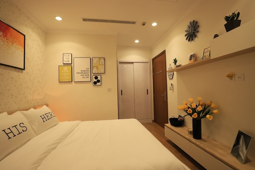 Hanoi Vacations - Smart City Vinhomes Nam Tu Liem Apartment - Property Image 2