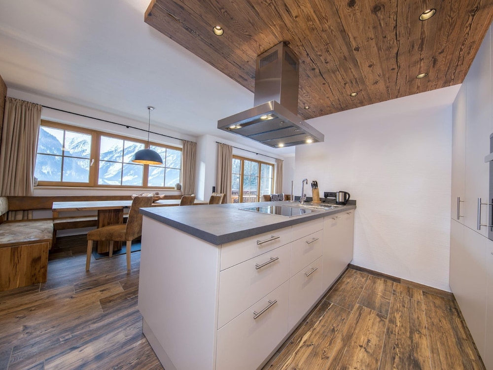 Affluent Chalet in Neukirchen near Wildkogel Ski Arena