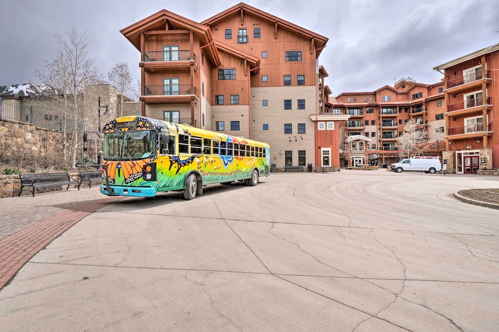 Idyllic Grand Lodge Condo: Steps to the CB Lifts! view 5