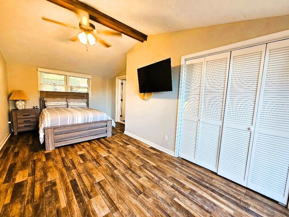 228 Lakeland