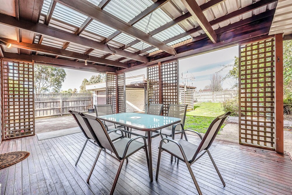 StayAU Private Two-Storey 6 Beds House Wendouree