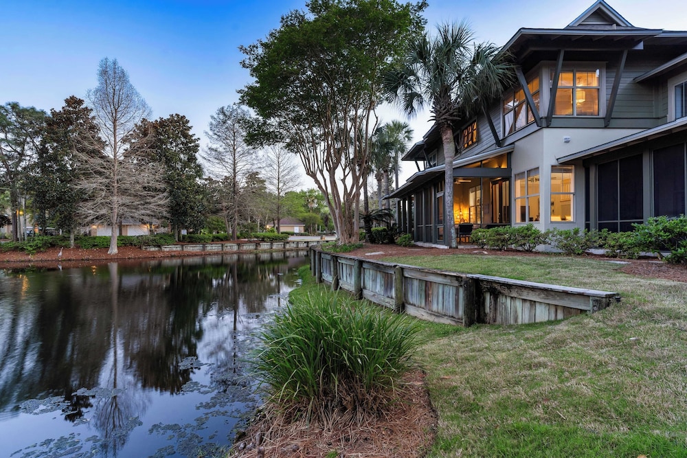 Serene Pondfront Stay w/ View, Pool Access, & Walk to Baytowne Wharf