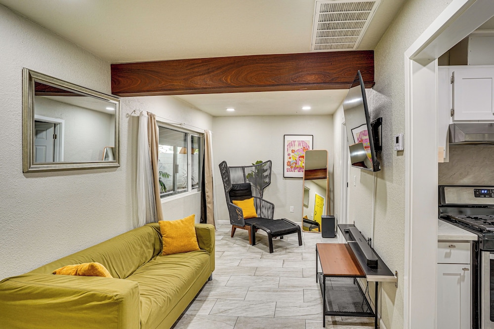 Explore LA & Long Beach: Compton Condo w/ Patio