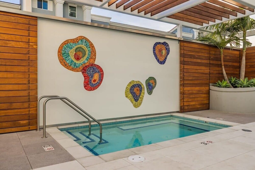 @ Marbella Lane - Grand 2BR w/ Beach & Ocean Views
