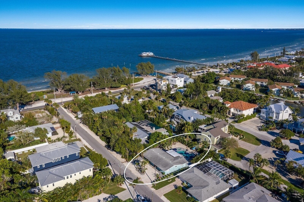 Bayside Bliss 3 Bedroom Home by RedAwning view 4