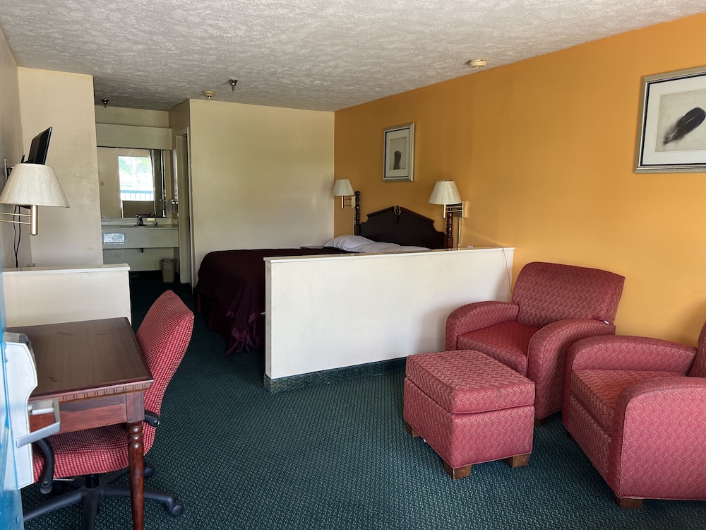 Deluxe Inn & Suites