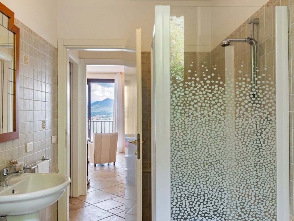 Residential Complex With Panoramic Views and Pool photo 5