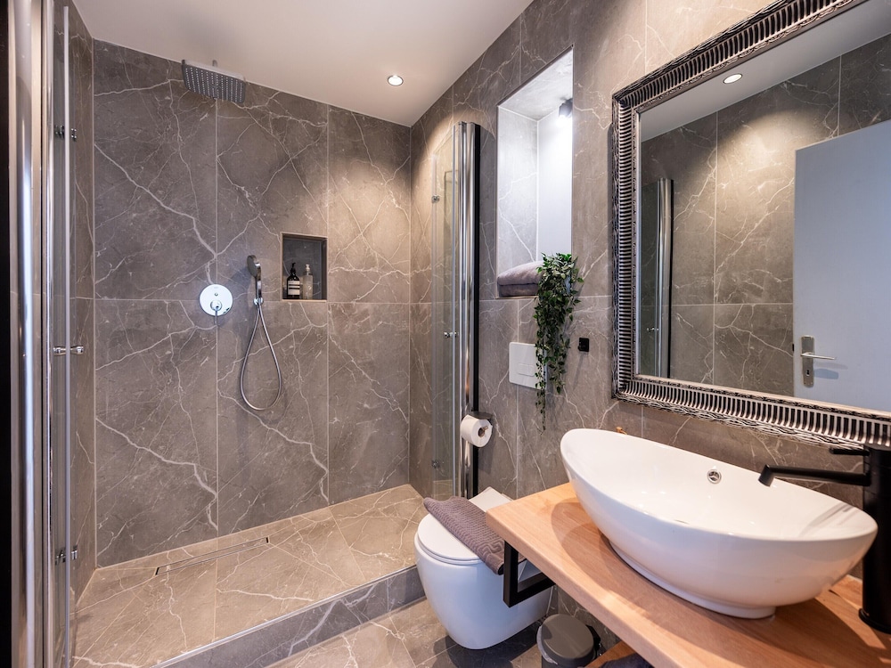 Modern Residences - Deluxe Studio on the Moselle