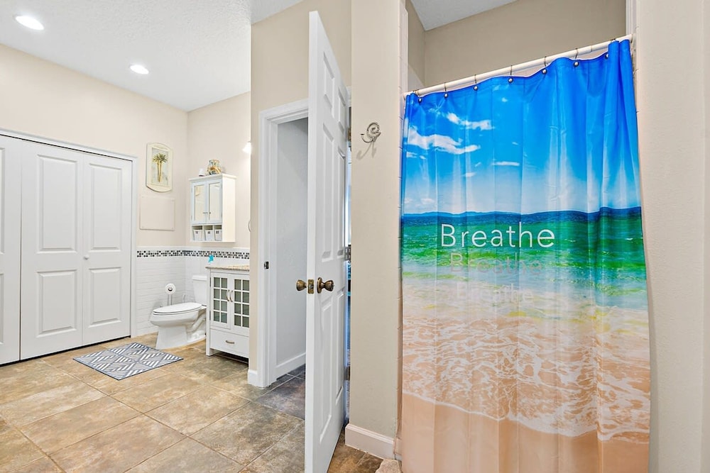 Perfect Beach House 2min Walk With Heated Pool and Hot Tub 4 bed 3 Bath With Pet Friendly