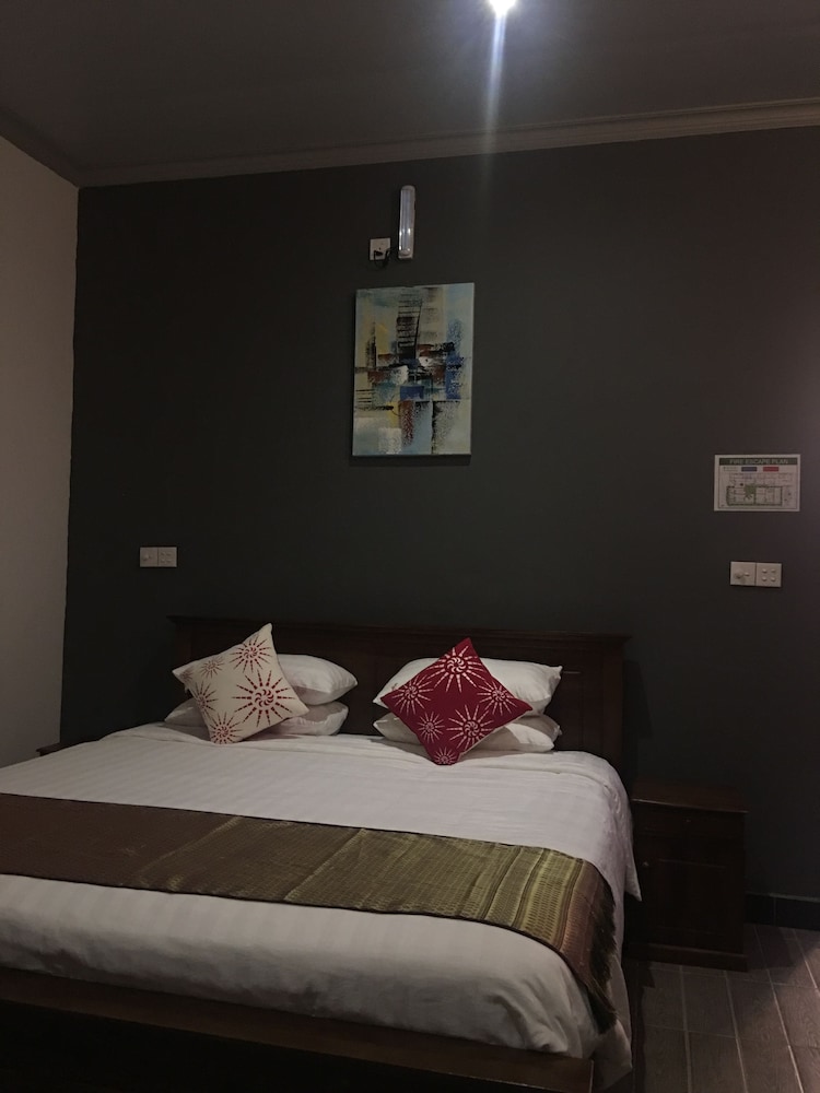 Equator HomeStay