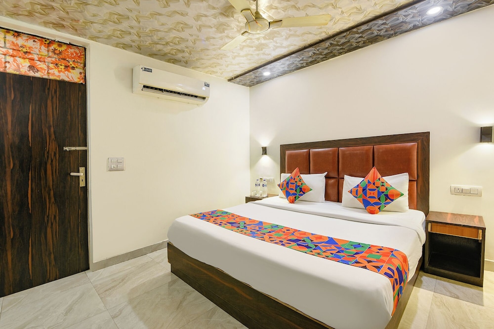 Fabhotel Lazeeno