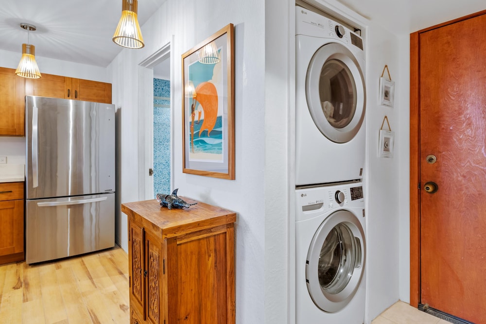 Cozy Hawaiian Unit! - Great Ocean View - Sleeps 4+ - Vrkcv