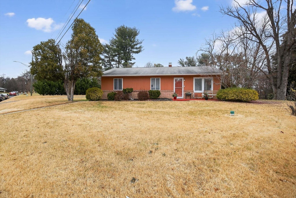 Elegant Home With Game Room Near Bwi 3 Bedroom Home