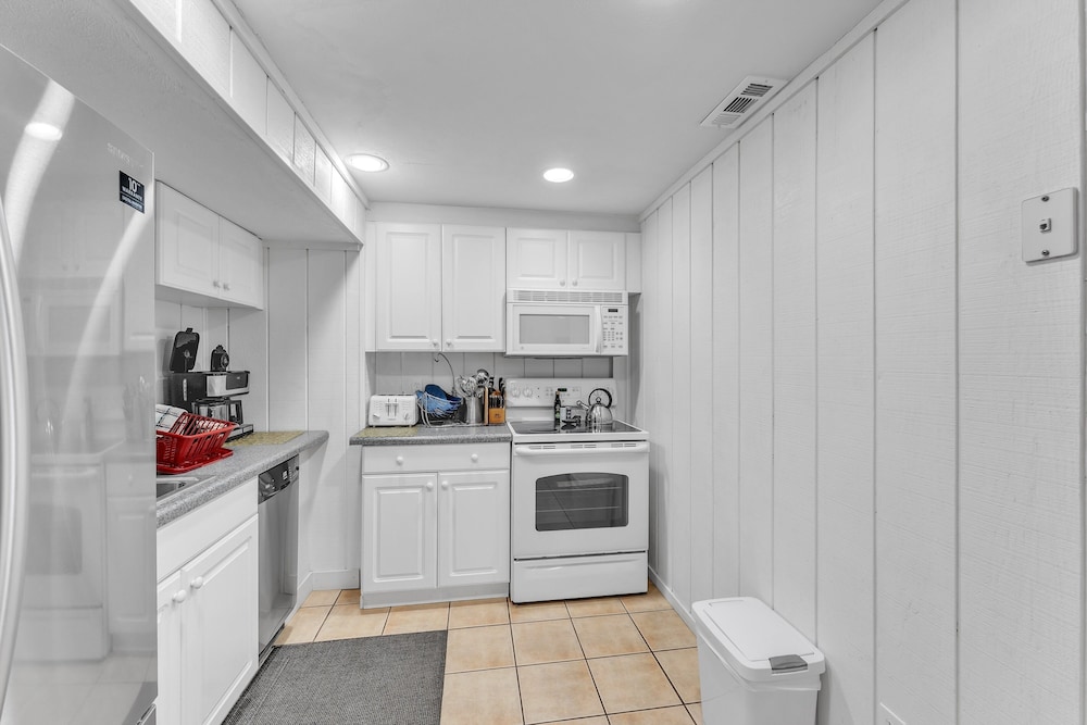 Coastal Camelot - Walk To Surfside Beach 2 Bedroom Duplex