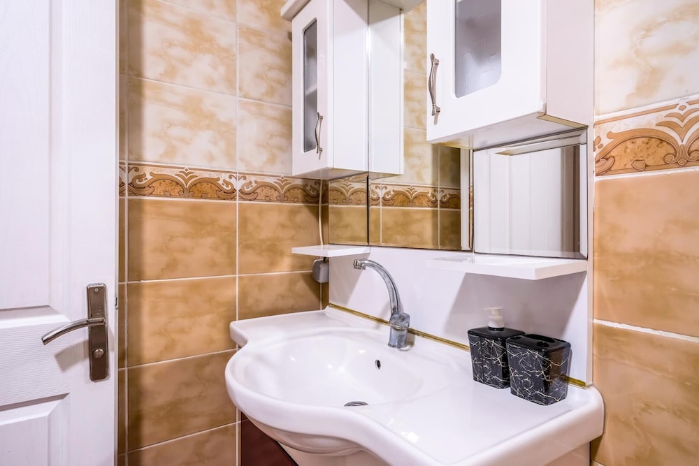 Spacious and Fully Furnished Flat in Bahcelievler