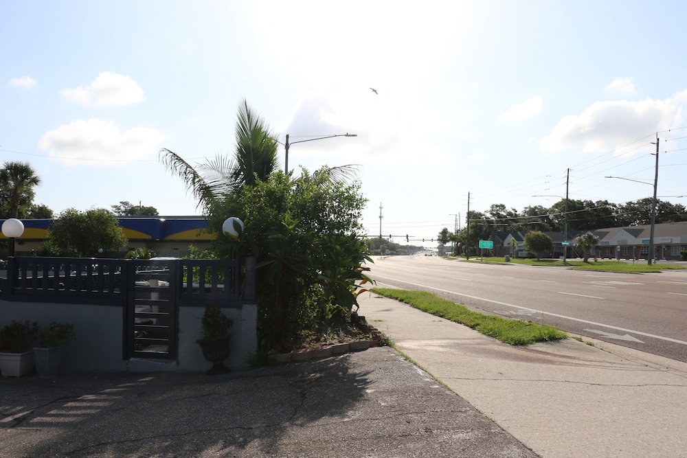 Dunedin Cove Motel