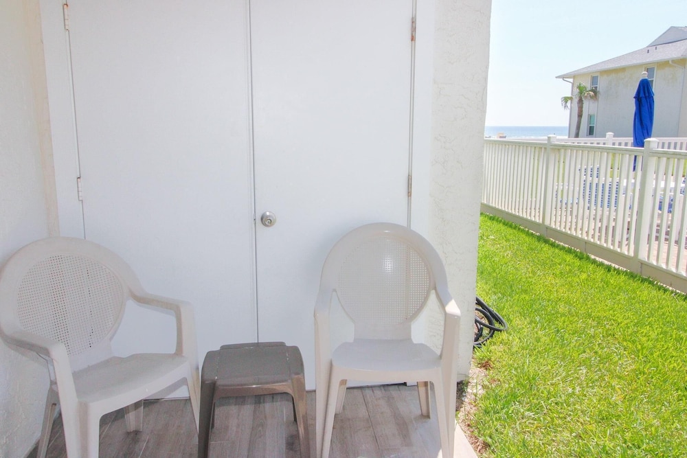 Colony Beach Club 105