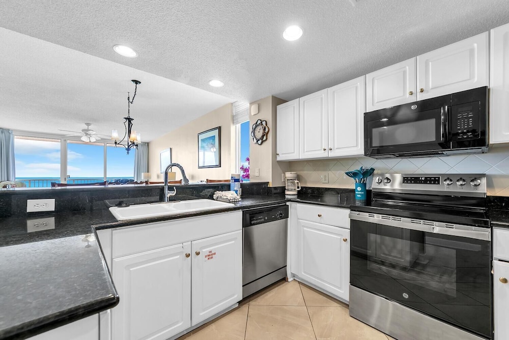 Majestic Beach Towers 2-801