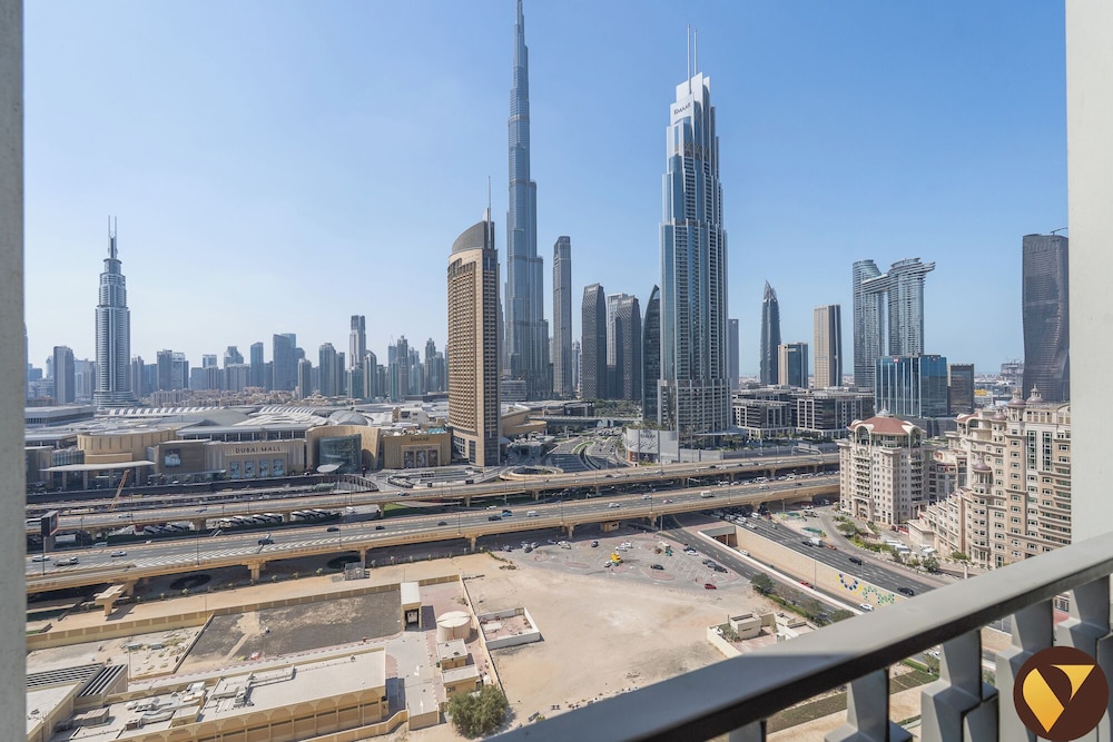 Vogue full Burj Khalifa View Dubai Mall