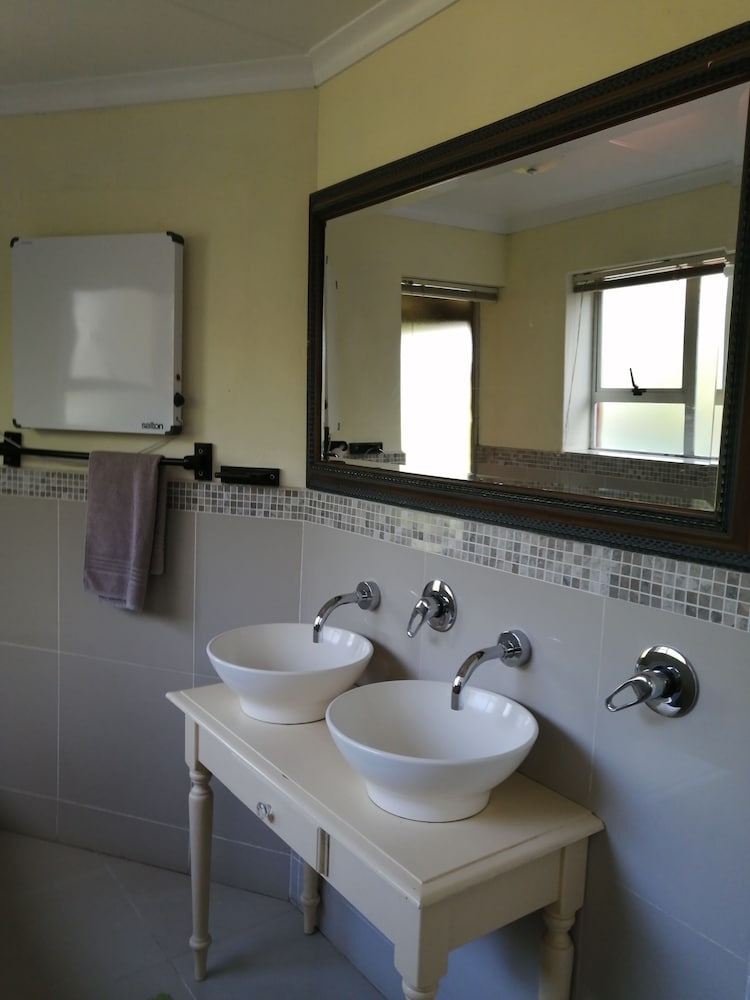 Ibis Place Guest House