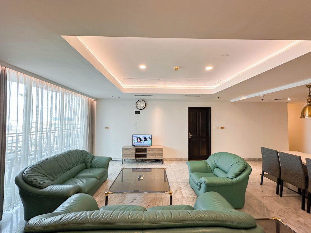 Spacious And Strategic Location 3Br At Kondominium Regensi Apartment