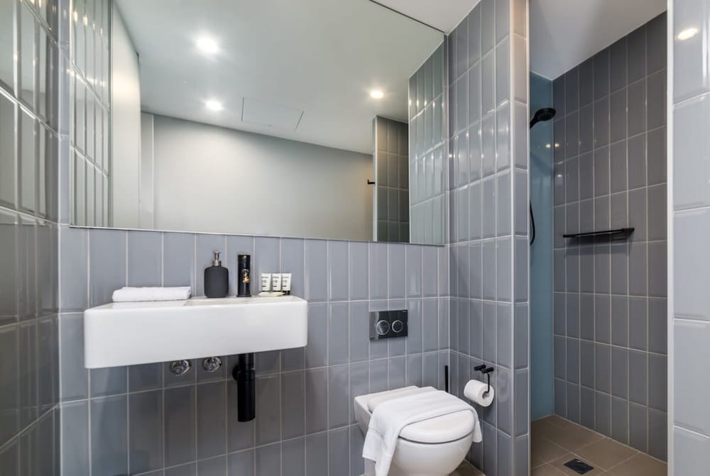 Stunning 1BR Apartment With Water Views