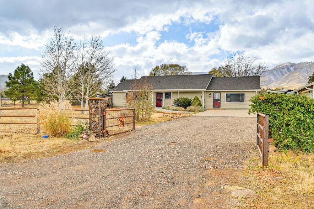 Mtn-view Family Home w/ Grill in Flagstaff!