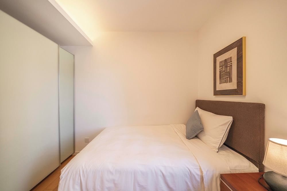 Tyms Elegant 2BR 1BA Apt Walk to Malls