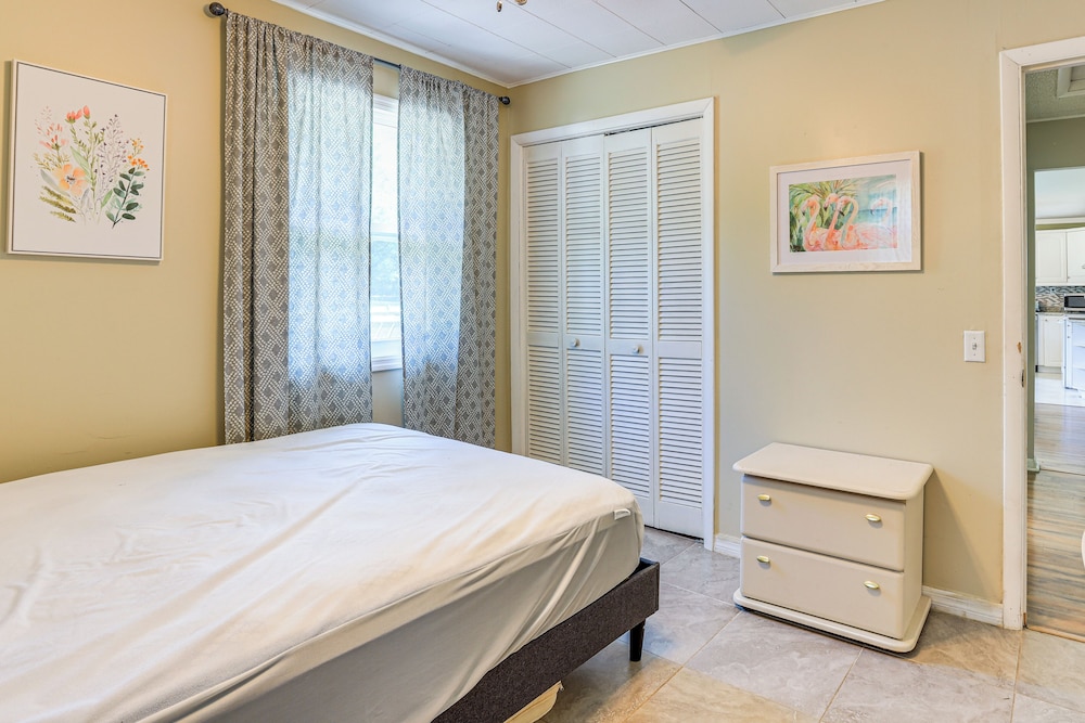 16 Mi to Wec: Horse-friendly Home on 5 Acres!
