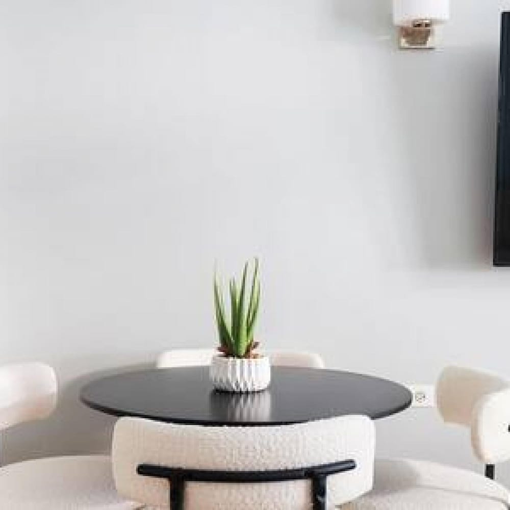 73-208 New 2BR 2bath UWS Doorman Gym