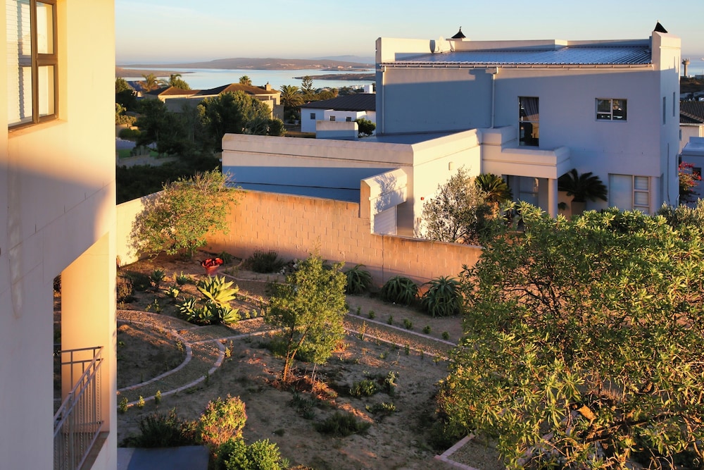 Sa-Ais, Langebaan 6-sleeper