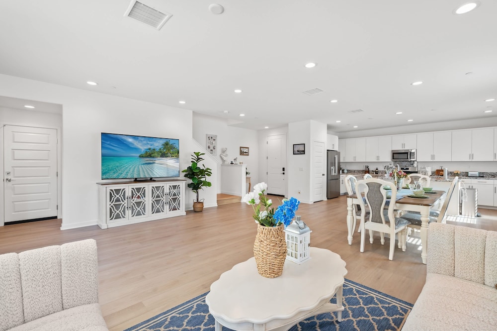 Spacious 5BR Getaway w Game Room Modern Comfort